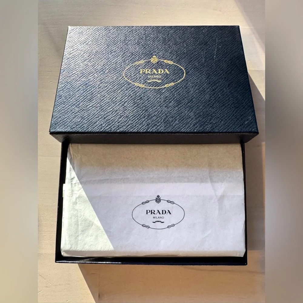 Prada Wallet - Picture 2 of 9